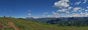 48 Vista panoramica dal Linzone verso le Prealpi Orobie 